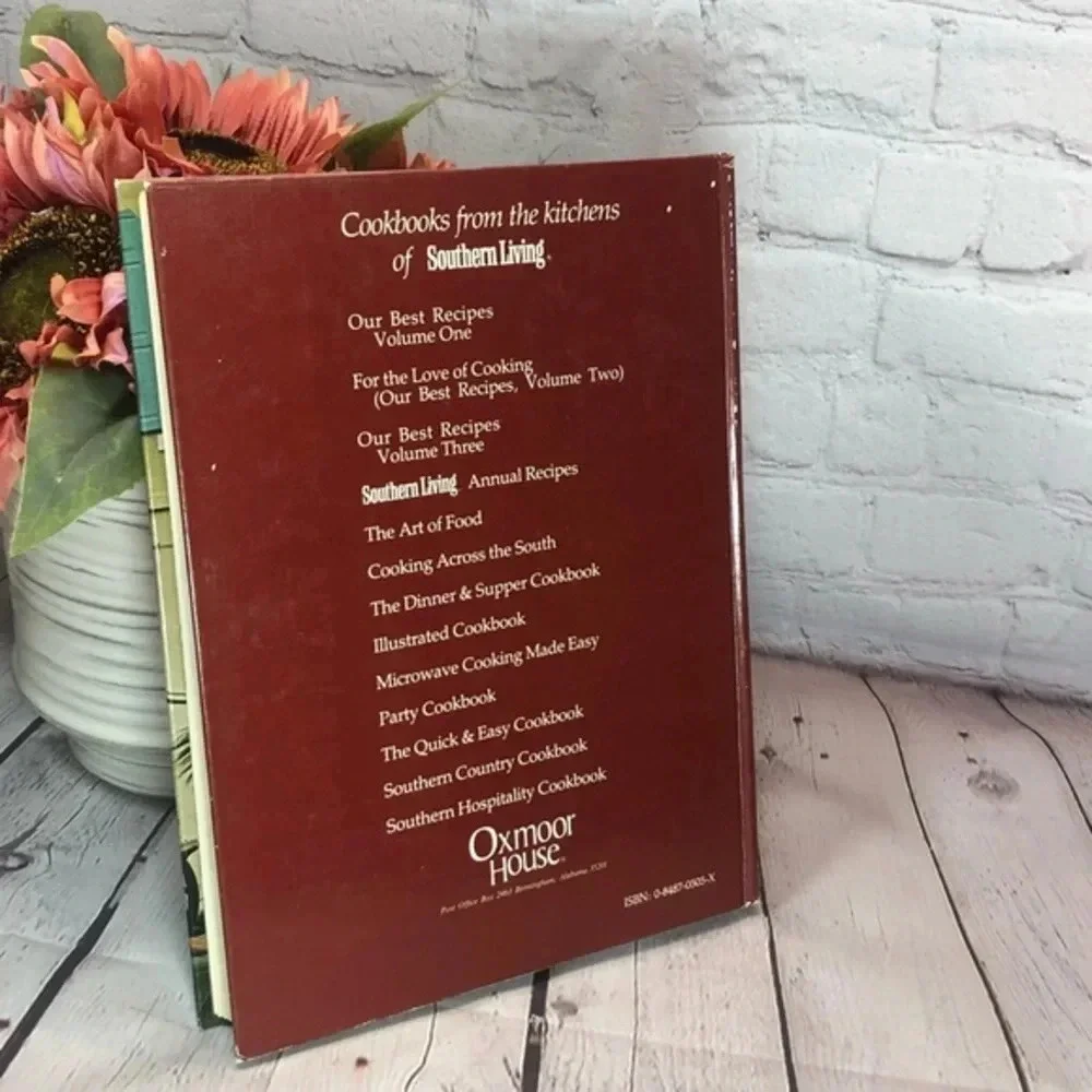 Vintage 1980 SOUTHERN LIVING COOKING ACROSS THE SOUTH cookbook